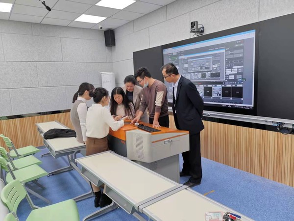 我校组织录播教室管理人员使用培训